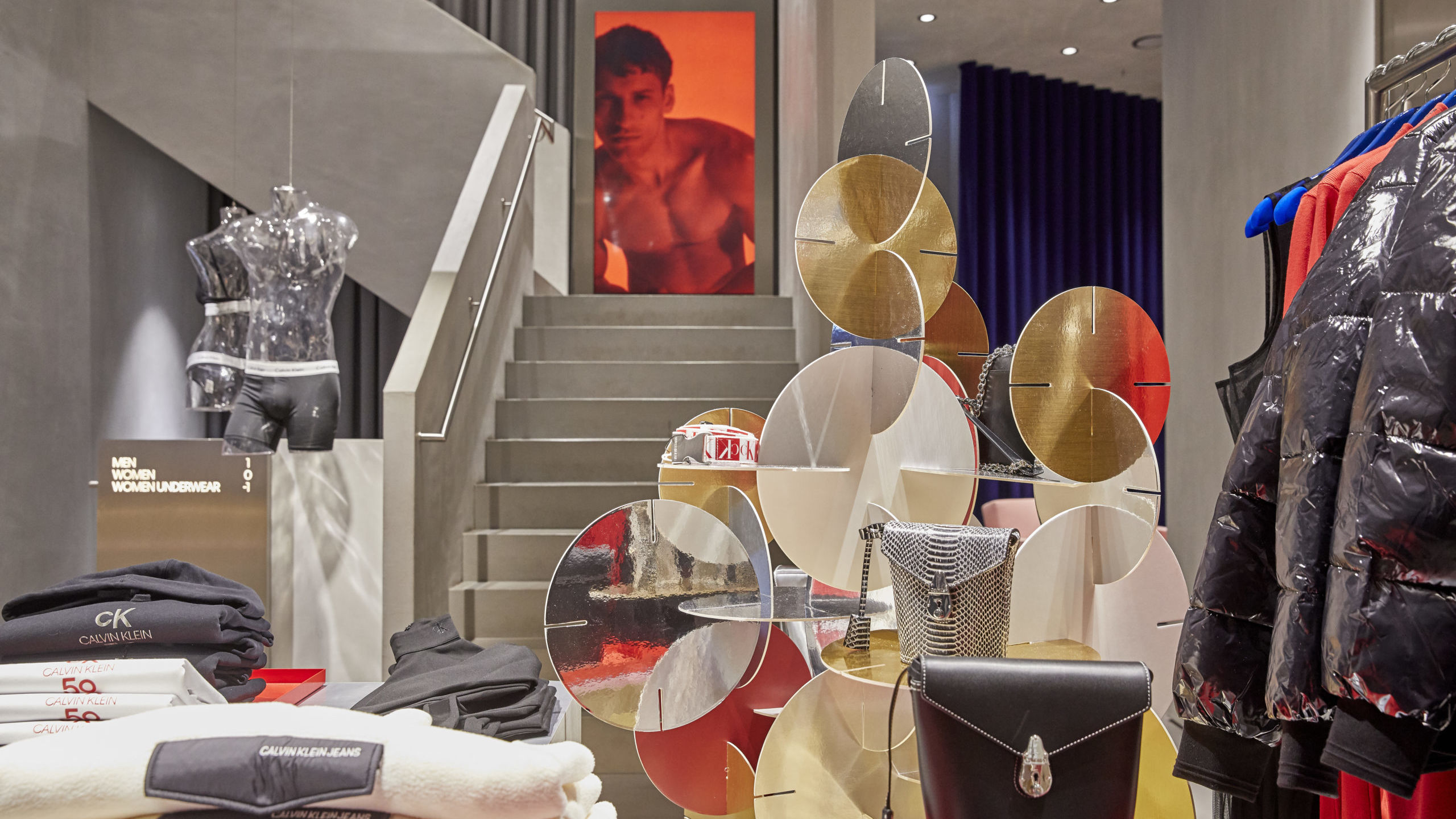 LIGANOVA | Calvin Klein | POS Campaign – Global Holiday Window Campaign