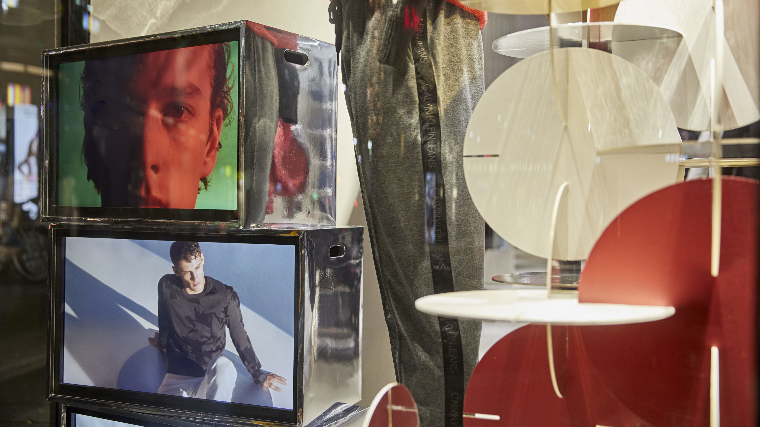 LIGANOVA | Calvin Klein | POS Campaign – Global Holiday Window Campaign